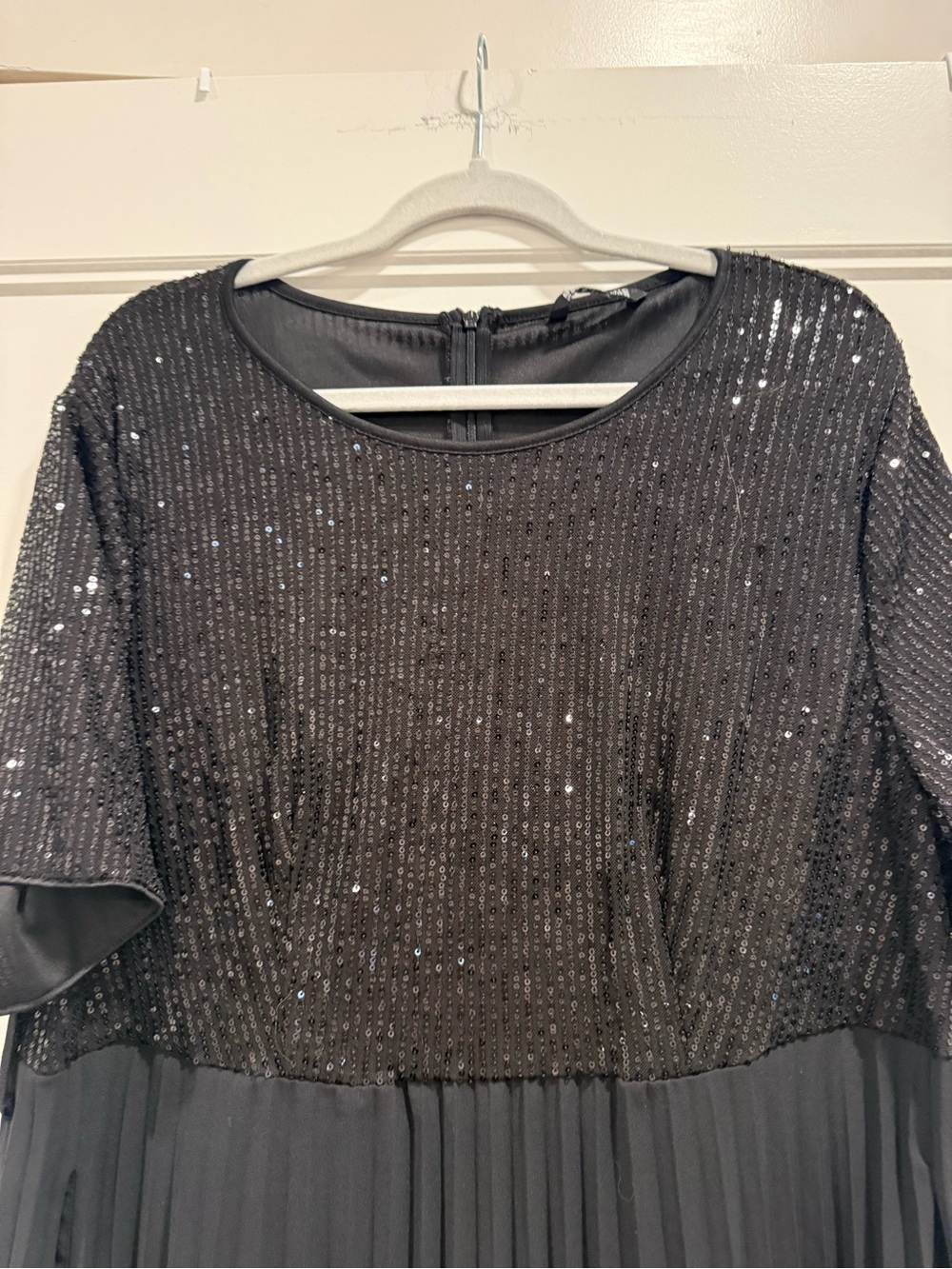 BloomChic Black Sequin & Pleated Midi Dress - Picture 3 of 10